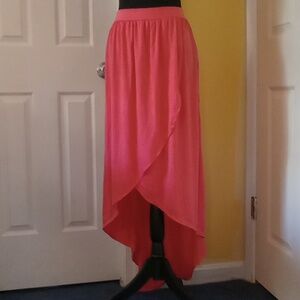 Beautiful peach NWOT high-low skirt in size 3X very soft poly, Rayon, spandex